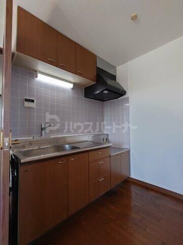 キッチン　※角部屋参考写真