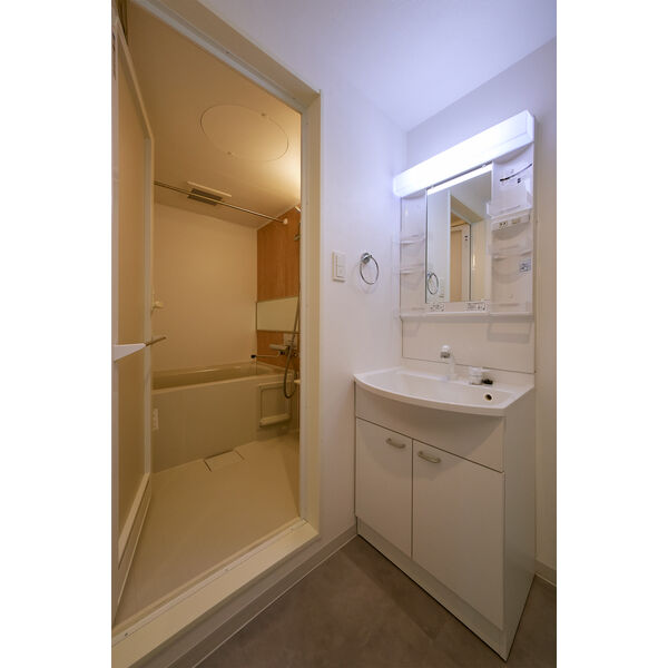 洗面設備　脱衣スペースもあります