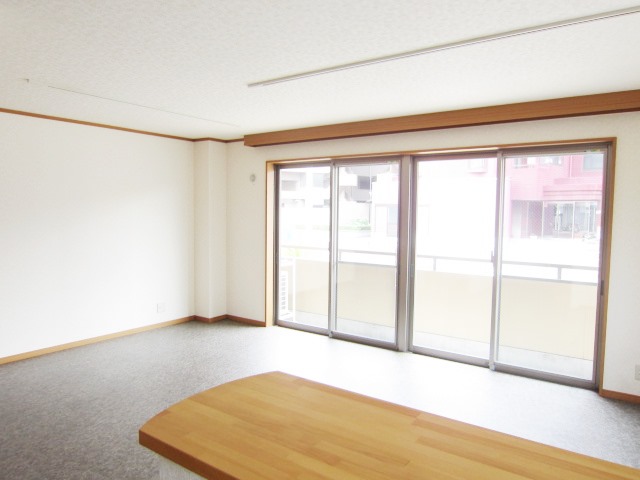 居室・リビング　別室参考写真です