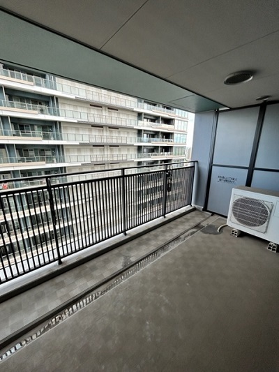 バルコニー　東向き