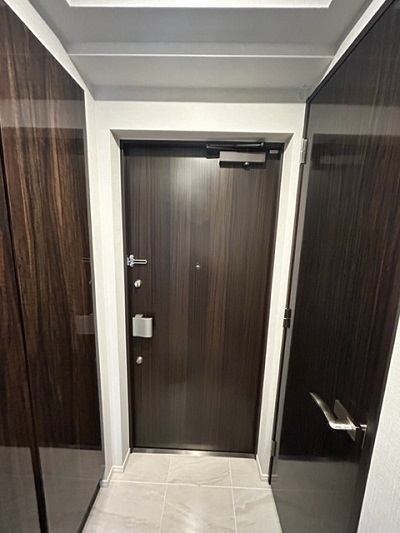 玄関　収納２箇所有り