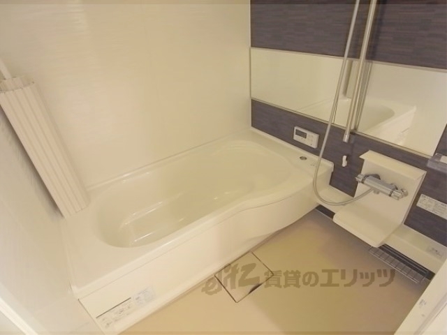 バス・シャワールーム　同タイプマンションの写真です。