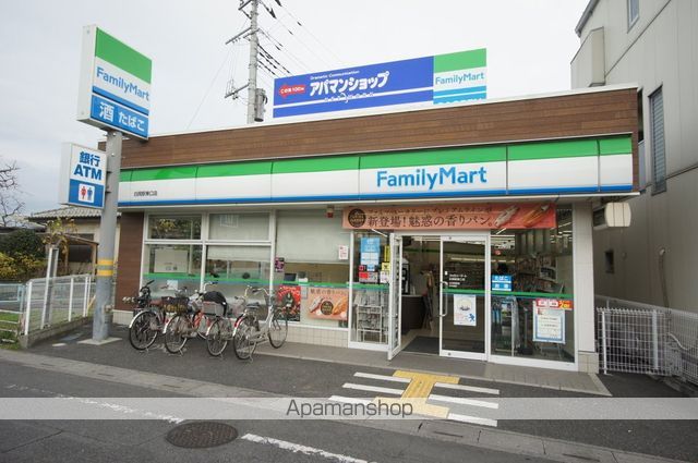 コンビニ　ファミリーマート（コンビニ）まで757m