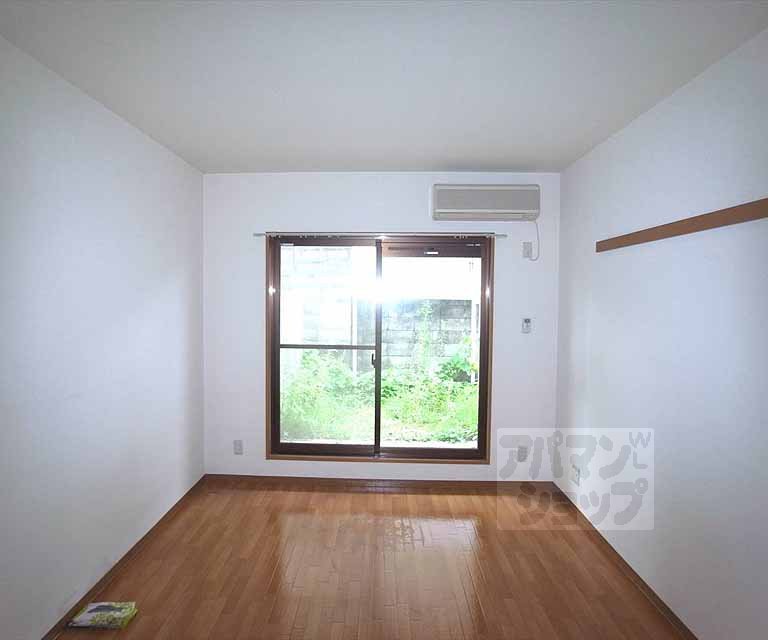 居室・リビング　洋室は広々８．５帖もあります。