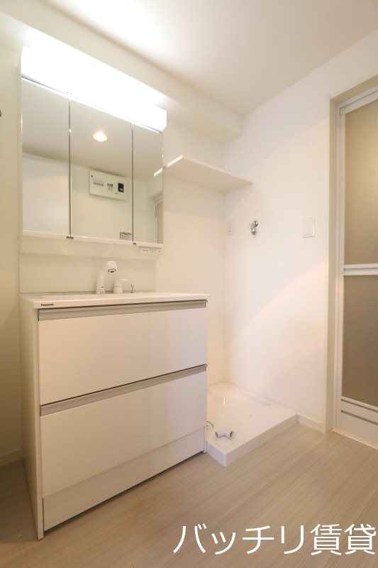 洗面設備　別号室タイプの為、現状を優先致します。