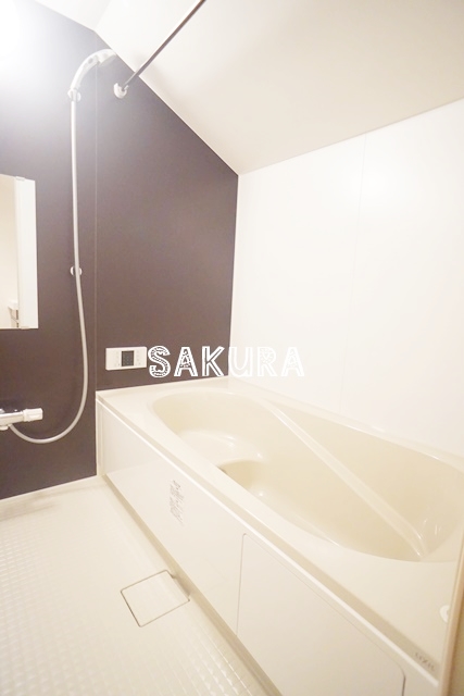 バス・シャワールーム　嬉しい追い焚き・浴室乾燥機付きです♪