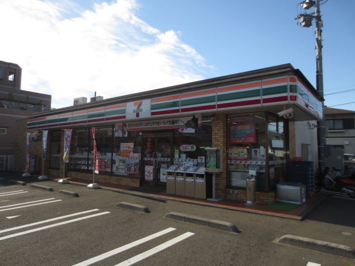コンビニ　セブンイレブン（コンビニ）まで122m