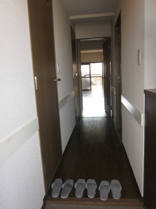 玄関　※他の部屋の写真です。