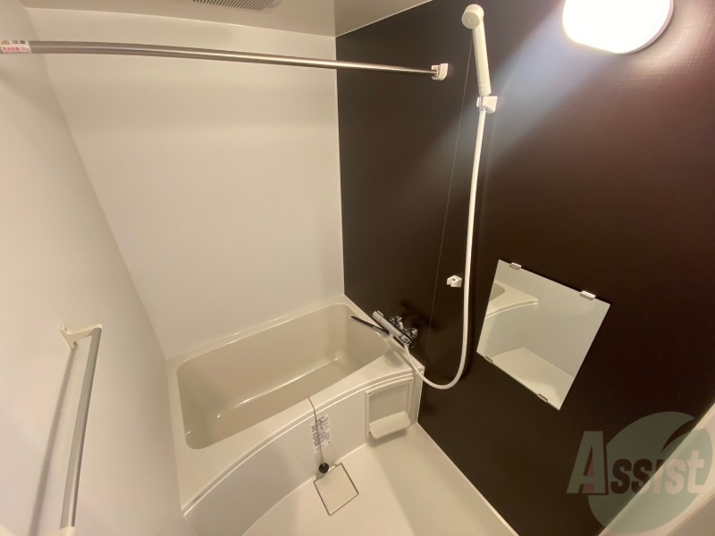 バス・シャワールーム　お風呂になります。一日の疲れを癒してくださいね。