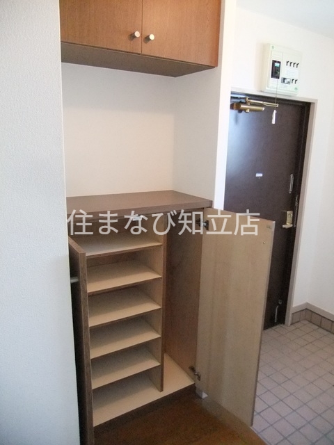 玄関　同型別部屋写真