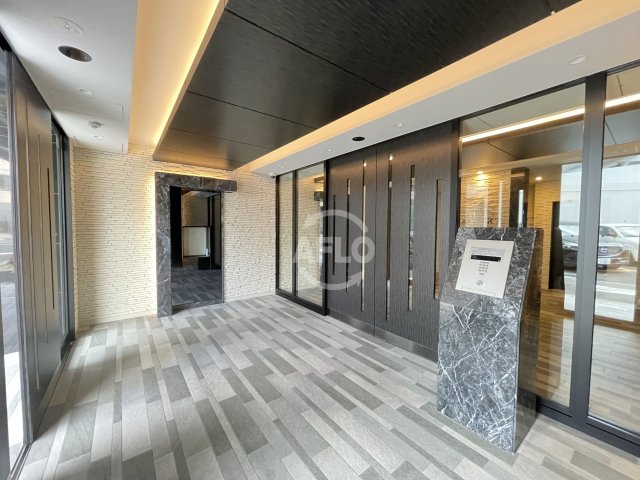 エントランス　アドバンス大阪セレーノ　エントランス