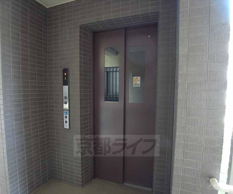 その他　エレベーターです
