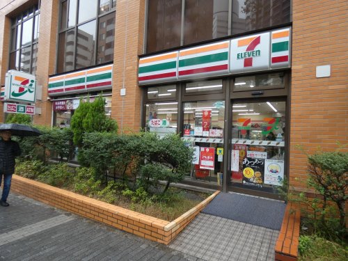 コンビニ　セブン-イレブン 横浜駅東口店（コンビニ）まで139m