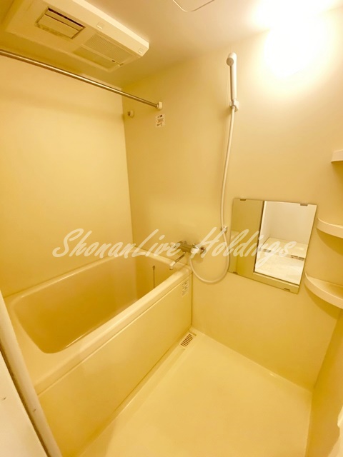 バス・シャワールーム　浴室乾燥機付き♪