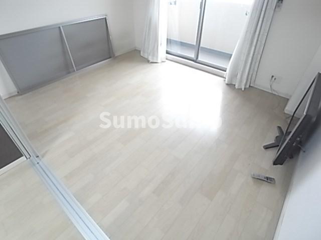 その他部屋・スペース　落ち着いた色調の寝室です