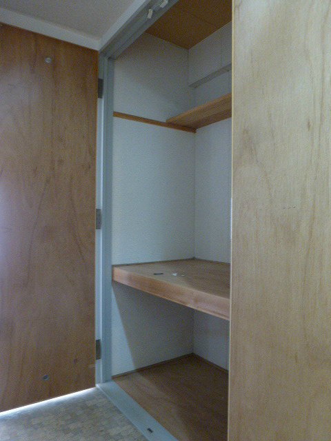収納　写真は105号室です。