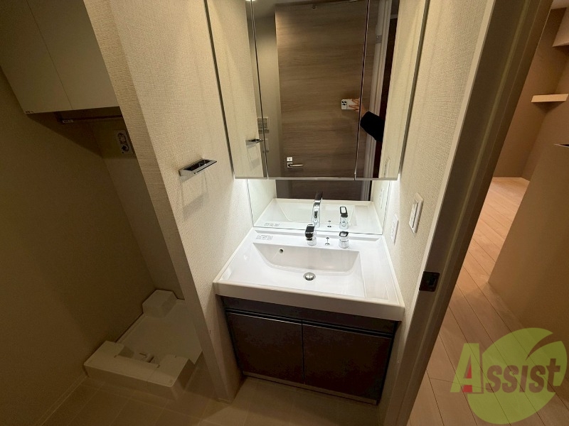 洗面設備　洗面台は独立洗面台です。毎日の暮らしが快適になりますね。