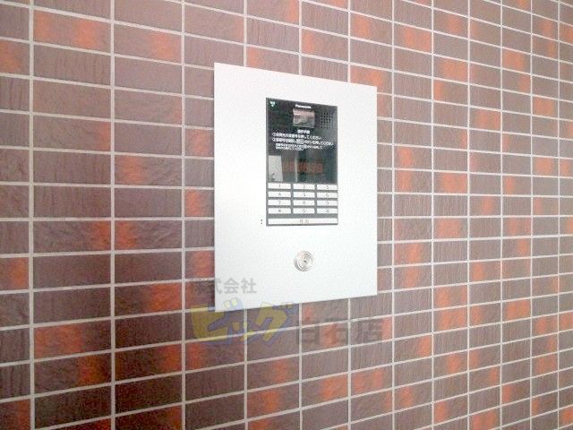 エントランス　人気のオートロック付きマンションです♪