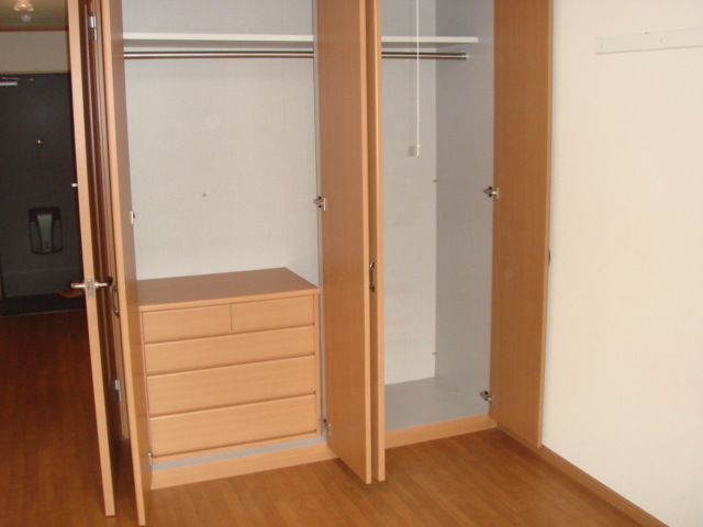 収納　ハンガーラック付きで楽々収納♪