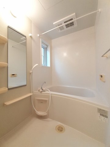 バス・シャワールーム　落ち着いた空間のお風呂です