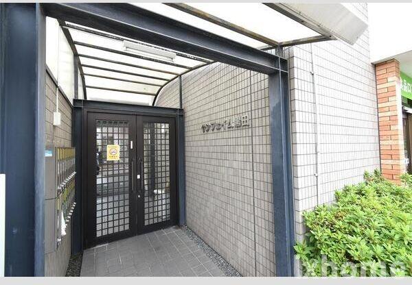 エントランス　ゆとりのあるエントランスです