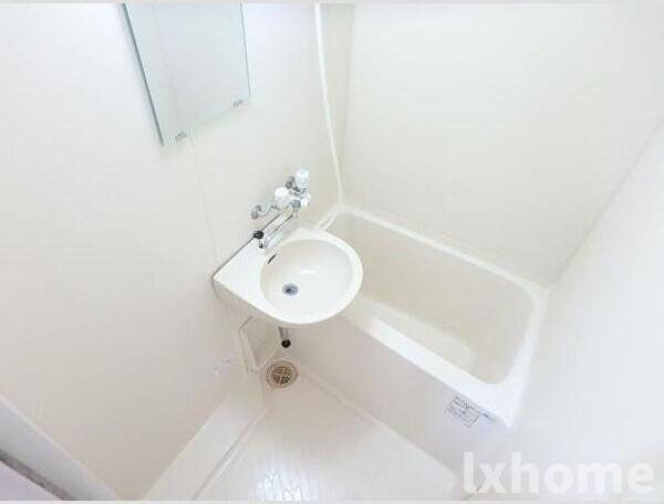 洗面設備　スペースが確保できる洗面所です