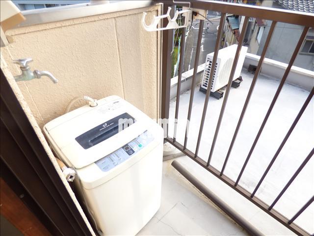 洗面設備　室外洗濯機置き場