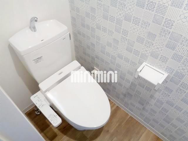 トイレ　トイレには快適温水洗浄便座つきです