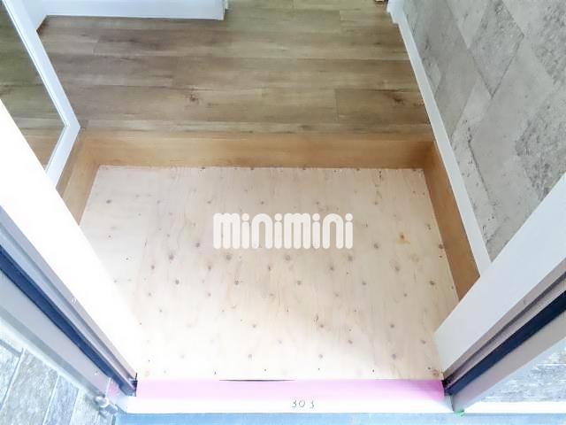 玄関　玄関には下駄箱がありますよ