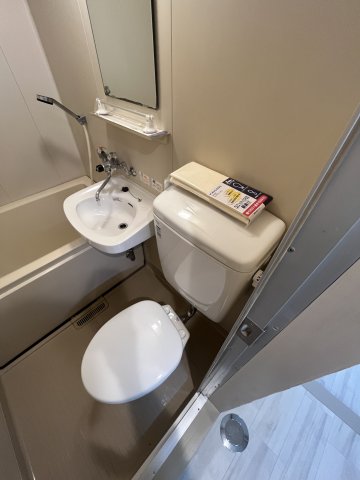 トイレ　浴室内のトイレです☆