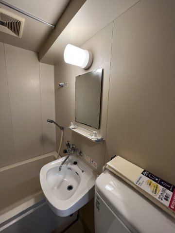 洗面設備　浴室内の洗面台です☆