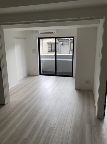 居室・リビング　こちらのリビングで趣味の時間をお楽しみください