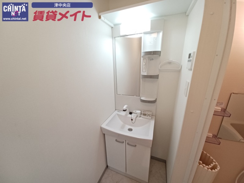 洗面設備　同型参考写真