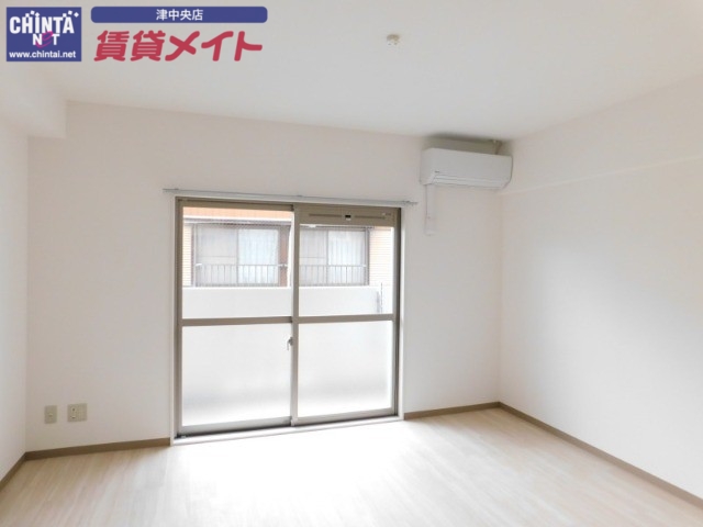 居室・リビング　同型参考写真