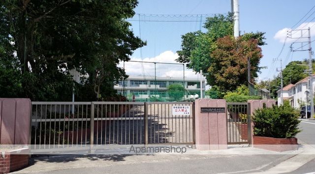 中学校　横浜市立南戸塚中学校（中学校）まで349m