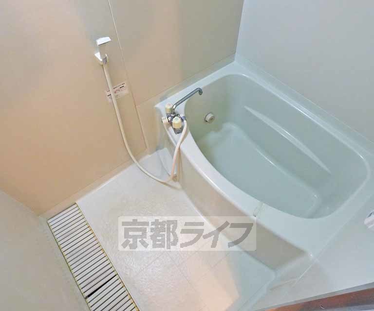 バス・シャワールーム　シンプルな浴室です。