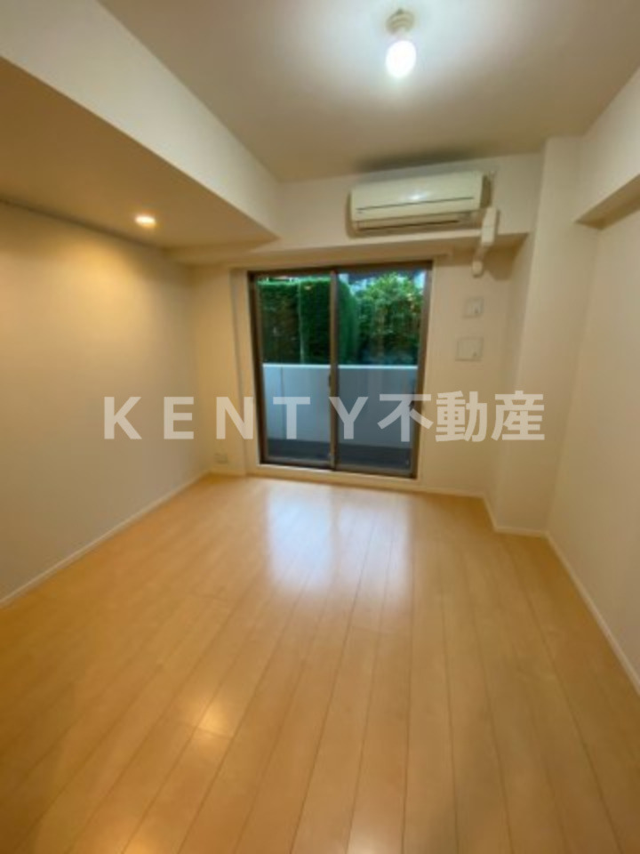 居室・リビング　こちらの居間で趣味の時間をお楽しみください