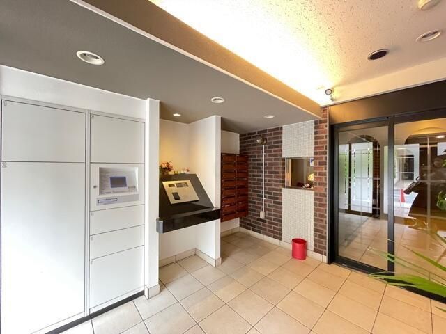 エントランス　■オートロック■防犯カメラ