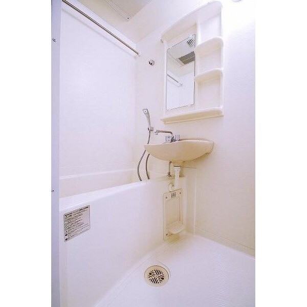 バス・シャワールーム　※同タイプ別号室の画像です