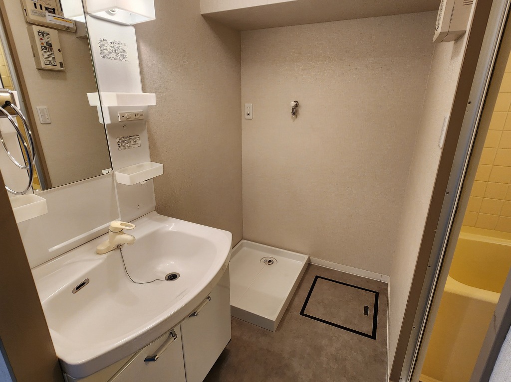 洗面設備　脱衣所（独立洗面台・洗濯機置場）