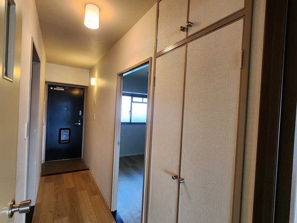 その他設備　案外便利な廊下の収納