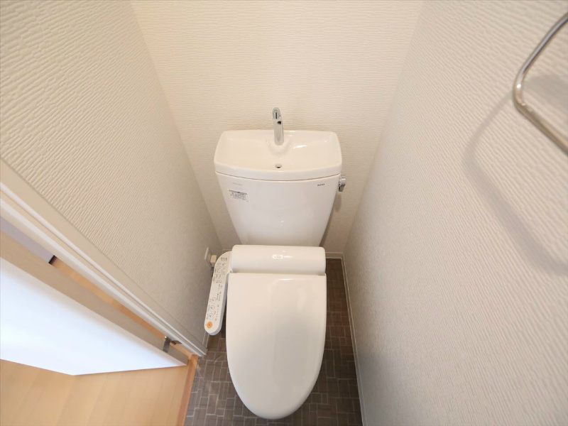 トイレ　温水洗浄暖房便座付トイレ