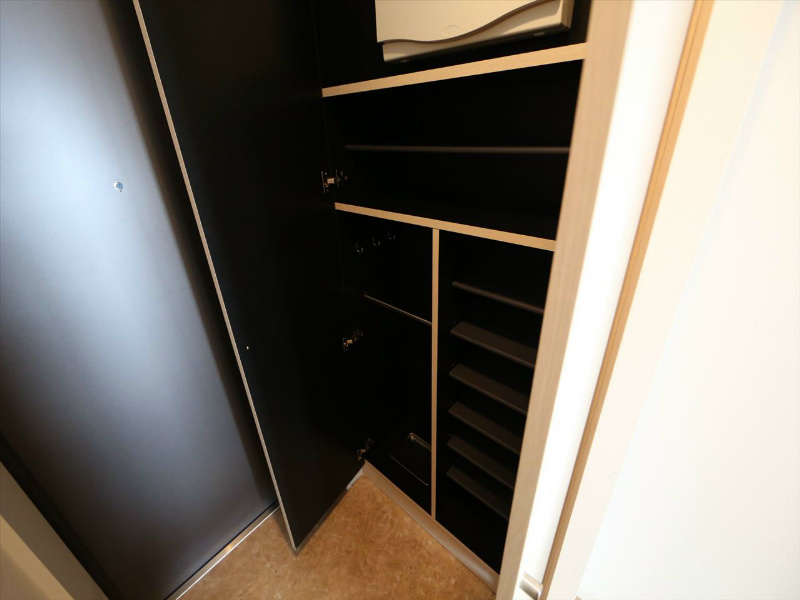 玄関　玄関　シューズボックス付（収納充実してます）