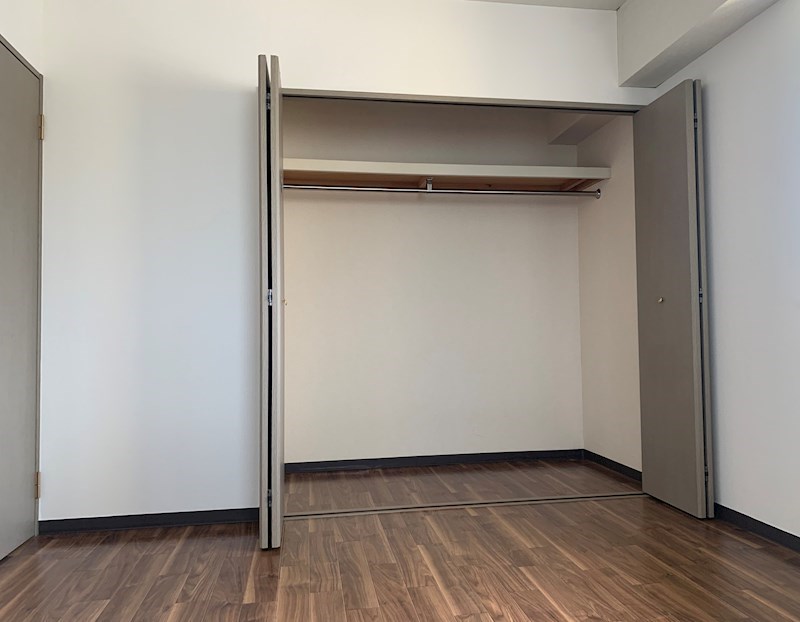 収納　ハンガーポール付のクローゼット