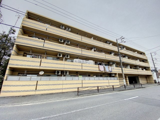 建物外観　外壁タイル貼のマンションです