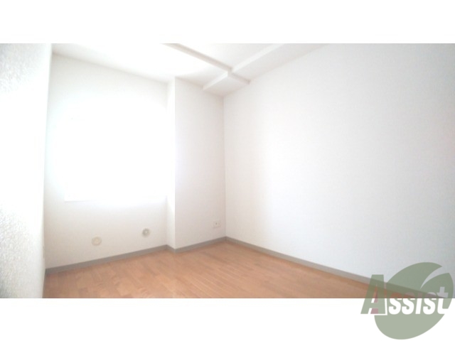 その他部屋・スペース　こちらは寝室としてよさそうな５．２帖洋室です