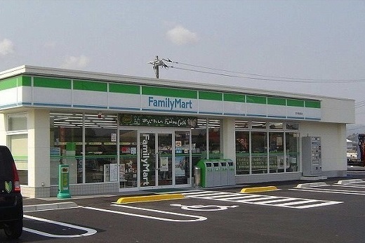 コンビニ　ファミリーマート安来飯島店（コンビニ）まで1300m