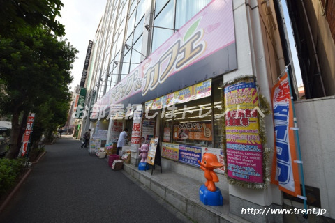 ドラックストア　AKIBA ドラッグ&カフェ（ドラッグストア）まで240m