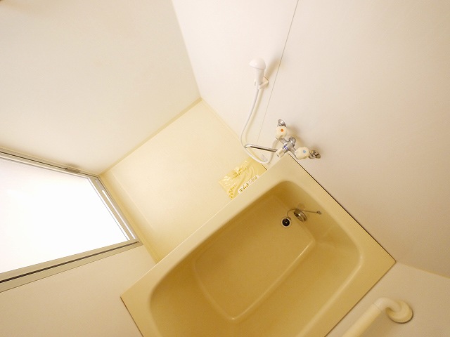 バス・シャワールーム　コンパクトで使いやすいお風呂です