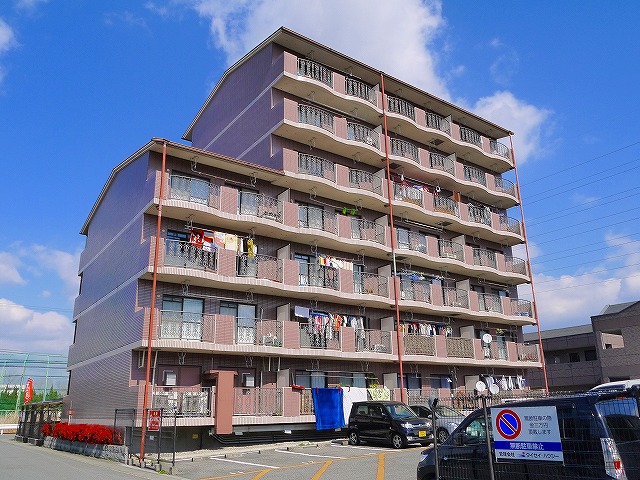 建物外観　落ち着いた雰囲気の外観です